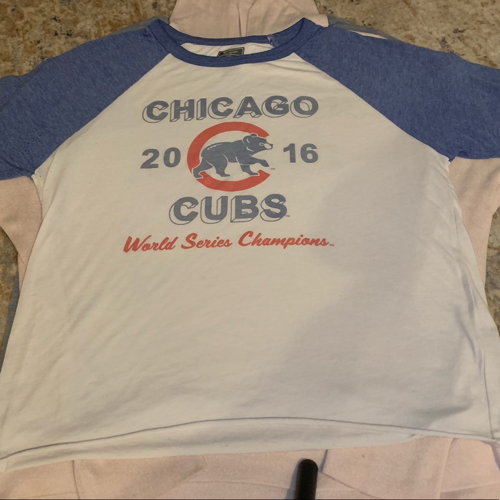 Women Size XS Cubs crop top